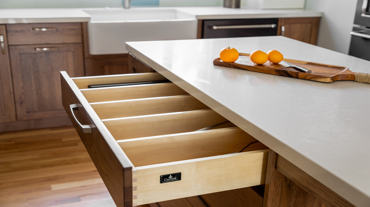 custom-kitchen-drawer-storage-and-organization-urbana-design-studio-imgcea1a7780e81567b_14-4121-1-52168c7 (1)